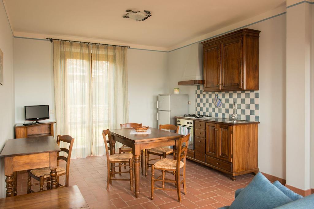 Il Borgo Sul Lago Monte del Lago Pokoj fotografie